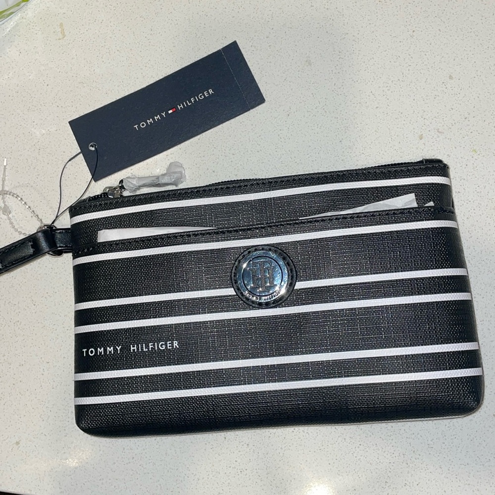Brand New Tommy Hilfiger Wristlet Wallet